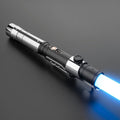 The Apprentice Lichtschwert in Schwarz-Silber – elegantes Premium-Modell mit blauer Klinge