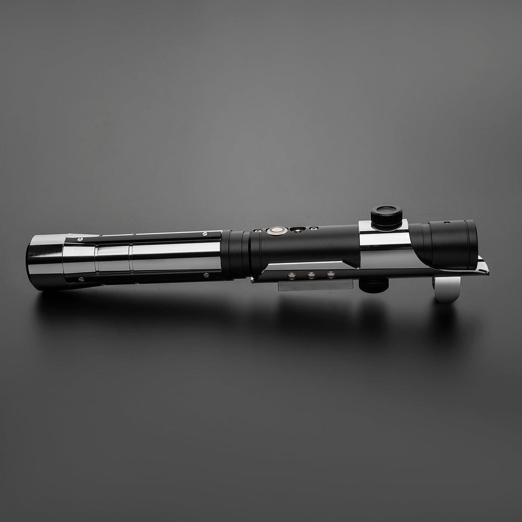 Das Apprentice Lichtschwert in Schwarz-Chrom – duellfähiges Premium-Modell mit 1 Zoll Klingendurchmesser