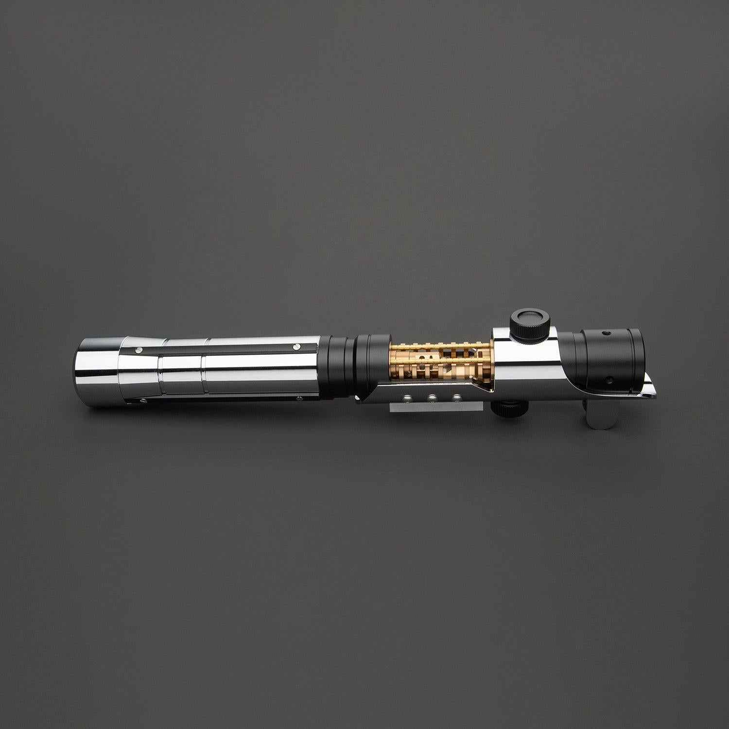 The Apprentice Lichtschwert – silbernes Premium-Modell mit offenem Kyber-Kammer-Design