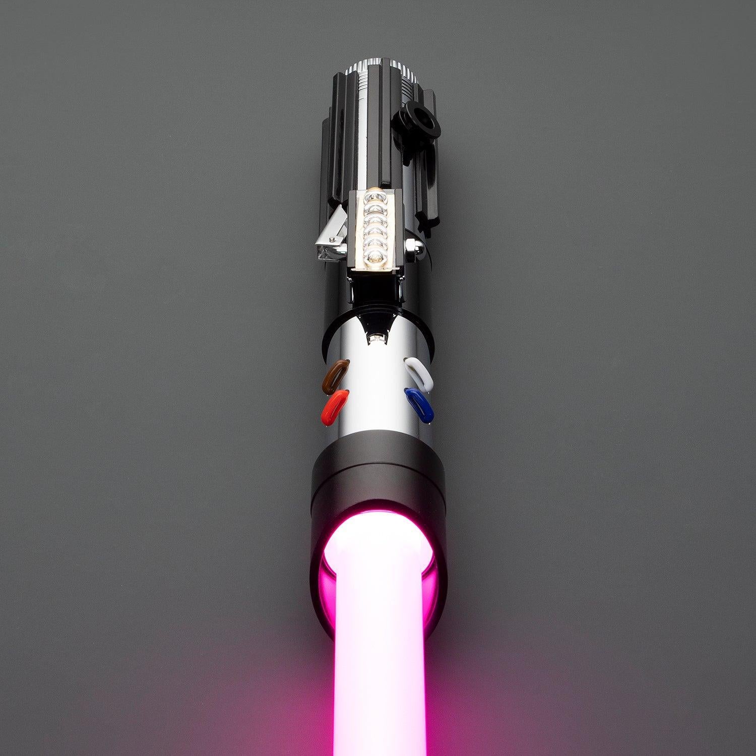 Das Dark Lord Lichtschwert mit leuchtend pinker Klinge – Premium-Design mit schwarzen und silbernen Akzenten