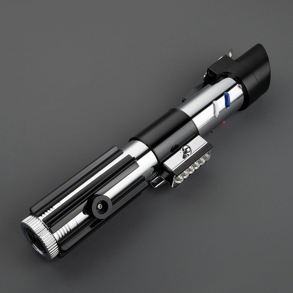 Das Dark Lord Lichtschwert, schwarz-chrom, mit detailliertem Griff und blauer Taste, Premium-Design