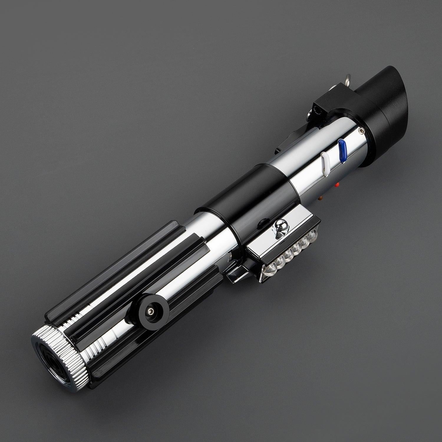 Das Dark Lord Lichtschwert, schwarz-chrom, mit detailliertem Griff und blauer Taste, Premium-Design
