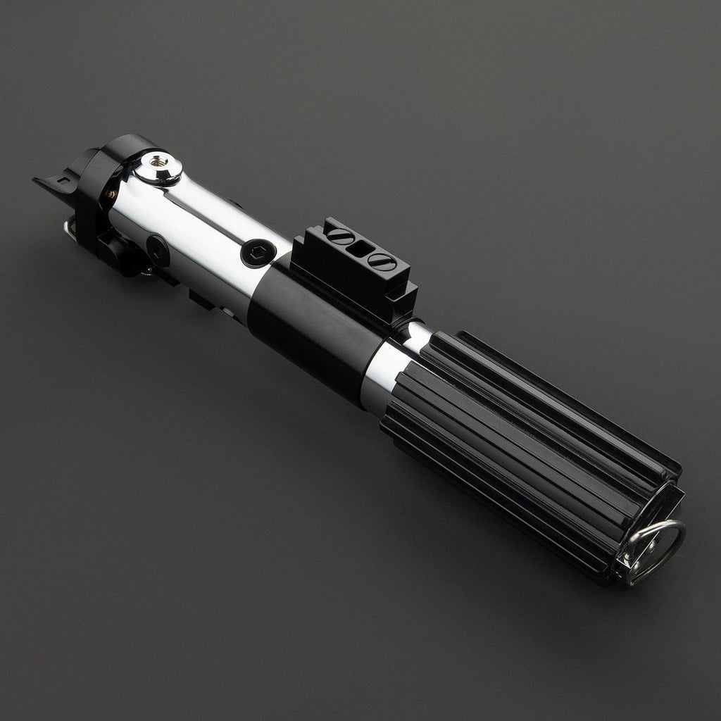 Redeemed Lichtschwert in Chrom und Schwarz – detaillierter Griff eines Premium-Modells