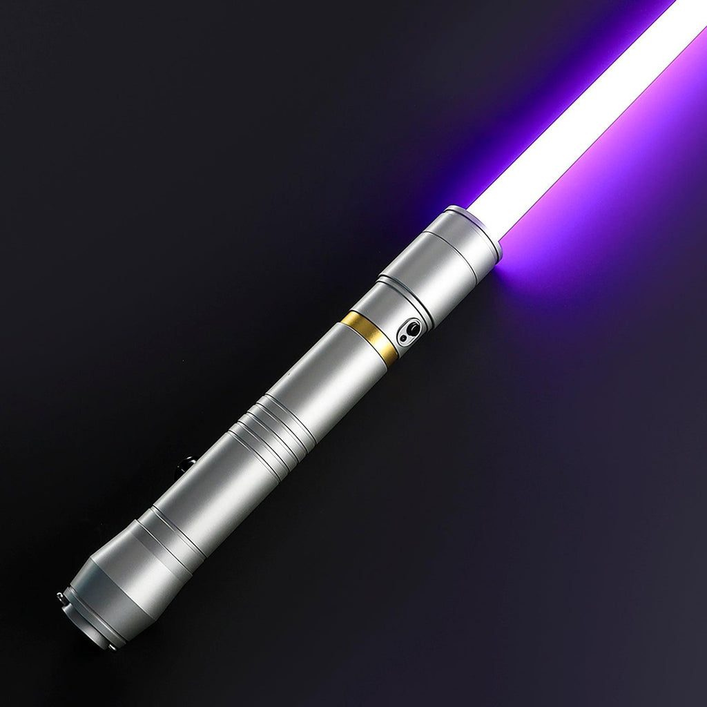Wayseer Lichtschwert in Silber mit lila Klinge – Premium-Design mit goldenem Akzent