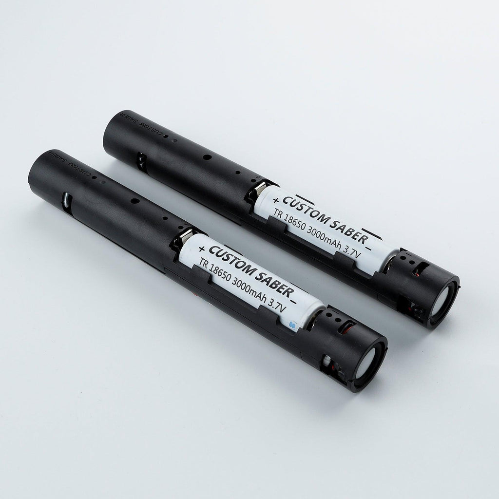 XenoV3-RGB-Core mit zwei schwarzen Gehäusen und weißen 18650 3000mAh Akkus, Lichtschwert-Zubehör